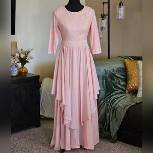 Elegant Pink Lace Evening Dress